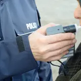 Jak alkomat mierzy promile? Dokładny pomiar i unikanie błędów