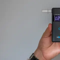 Jaki alkomat wybrać? Poradnik: Sensor, kalibracja, ceny