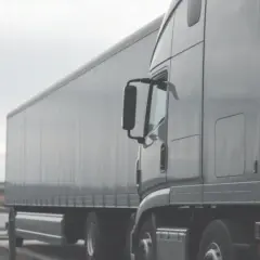 Ile waży pusty TIR? Poznaj fakty i liczby (13-17 ton)