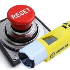 Alkomat błąd? Zrozum CAL, FLO i reset. Sprawdź, co musisz wiedzieć!
