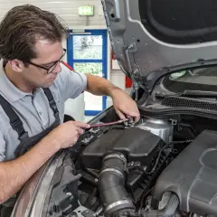 Jak sprawdzić pompę wody w aucie? Objawy i domowa diagnostyka