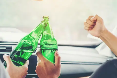 Ile alkoholu można wypić przed jazdą? Polskie limity i ryzyko