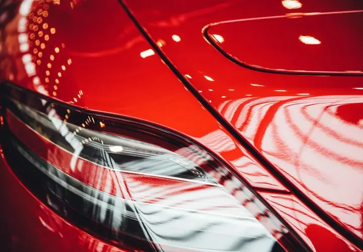 Domowe sposoby na nabłyszczanie lakieru: Lśniące auto bez wydatków