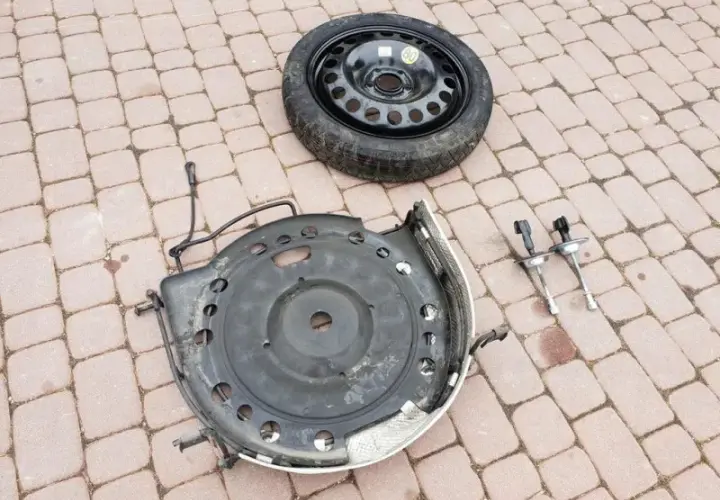 Opel Zafira C: Gdzie koło zapasowe? Sprawdź lokalizację i alternatywy