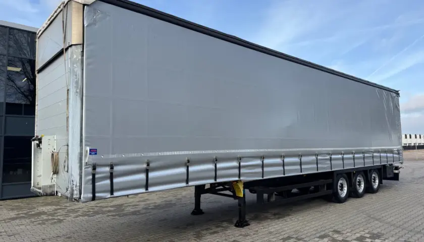 Naczepa VARIOS: Regulowana wysokość Klucz do transportu