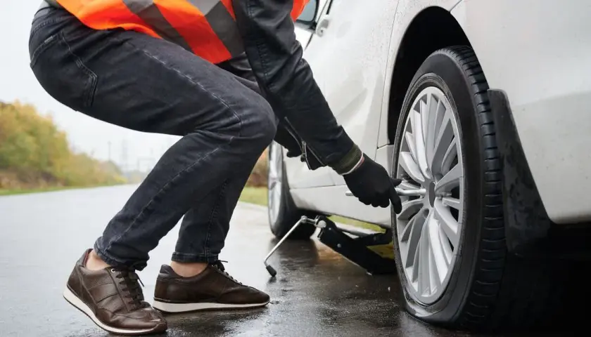 Jak zamocować koło zapasowe? Bezpieczne sposoby i porady