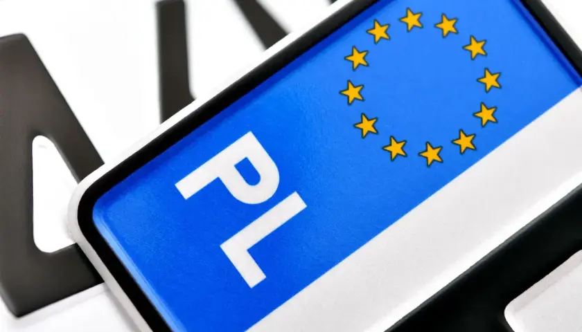 Ile kosztuje rejestracja samochodu 2025? Sprawdź kluczowe opłaty