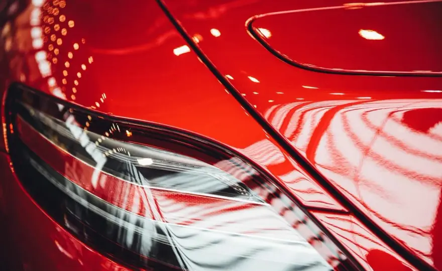 Domowe sposoby na nabłyszczanie lakieru: Lśniące auto bez wydatków