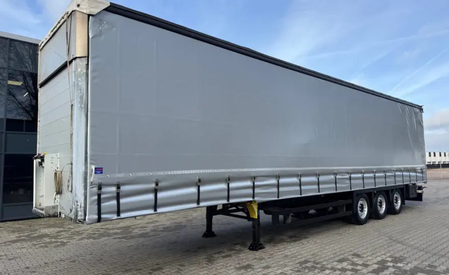 Naczepa VARIOS: Regulowana wysokość Klucz do transportu