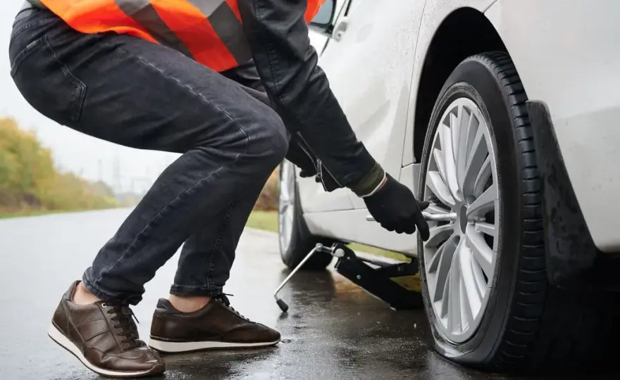 Jak zamocować koło zapasowe? Bezpieczne sposoby i porady