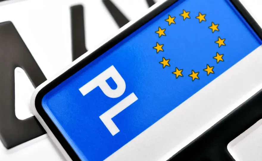 Ile kosztuje rejestracja samochodu 2025? Sprawdź kluczowe opłaty