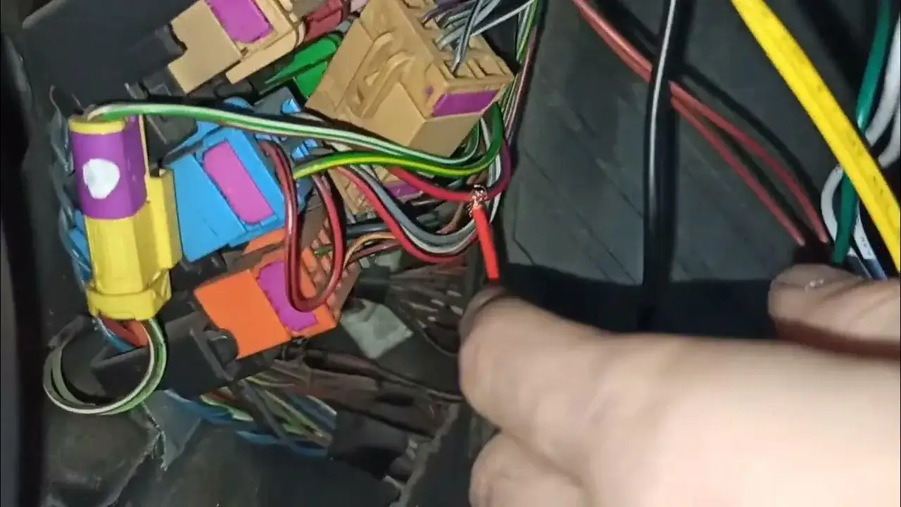 Audi A4 B5 sterownik centralnego zamka lokalizacja bagażnik