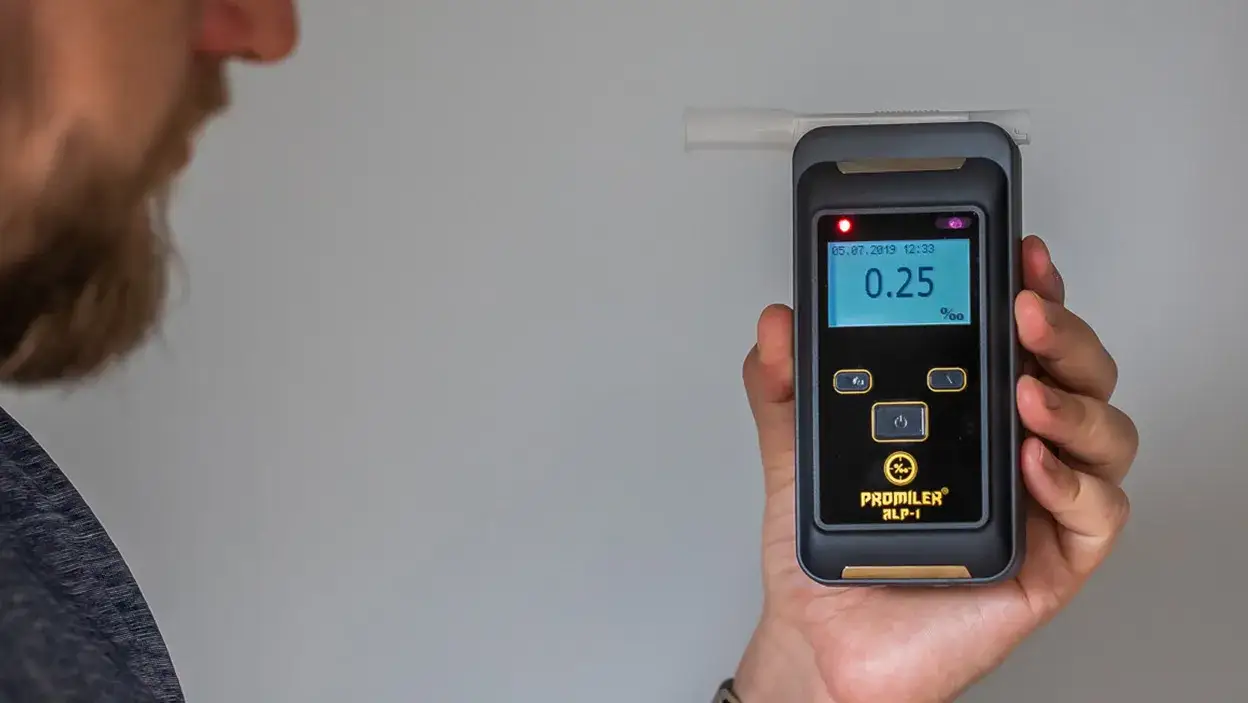 Rodzaje alkomatów półprzewodnikowy i elektrochemiczny