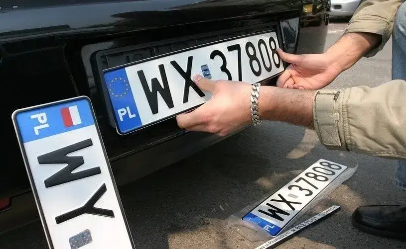 koszty przerejestrowania samochodu tablice