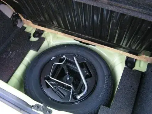 Mini Cooper koło zapasowe lokalizacja